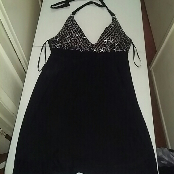 bebe Dresses & Skirts - LARGE 2B BEBE SEQUIN V NECK MINI DRESS